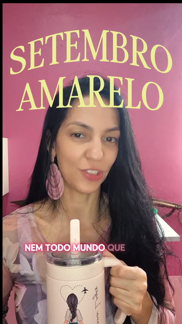 Turma praticando dança em sala